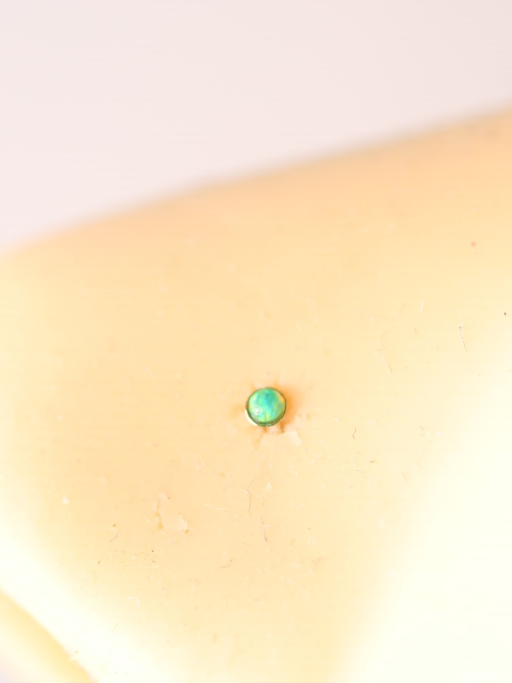 9kt.Gold Nose Piercing with a green mint 2mm round gem 22gauge New
